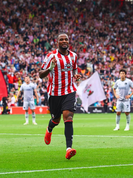 Cyle Larin celebrates scoring against Bristol City at St Mary's Stadium in the red and white home kit